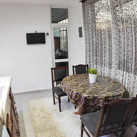 уютен в - 2 спални и кухня Targovishte (Targovishte)