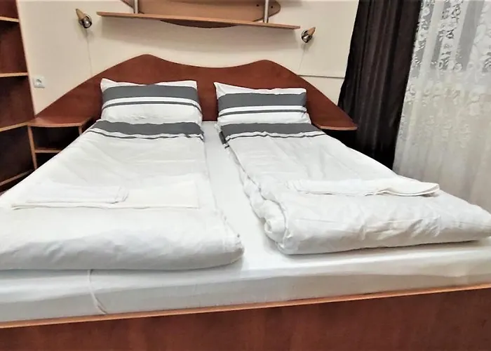 Apartament уютен в - 2 спални и кухня *